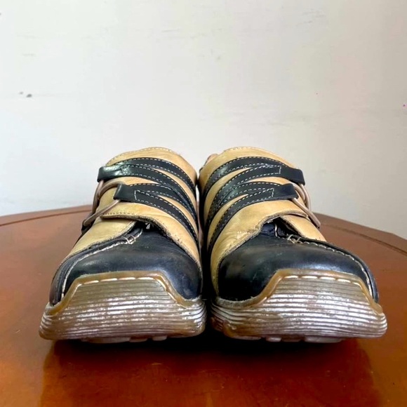 Vintage Unisex Dr. Martens 8B25 Tan Leather Comfort Walking Shoes | US 7 - Picture 3 of 8